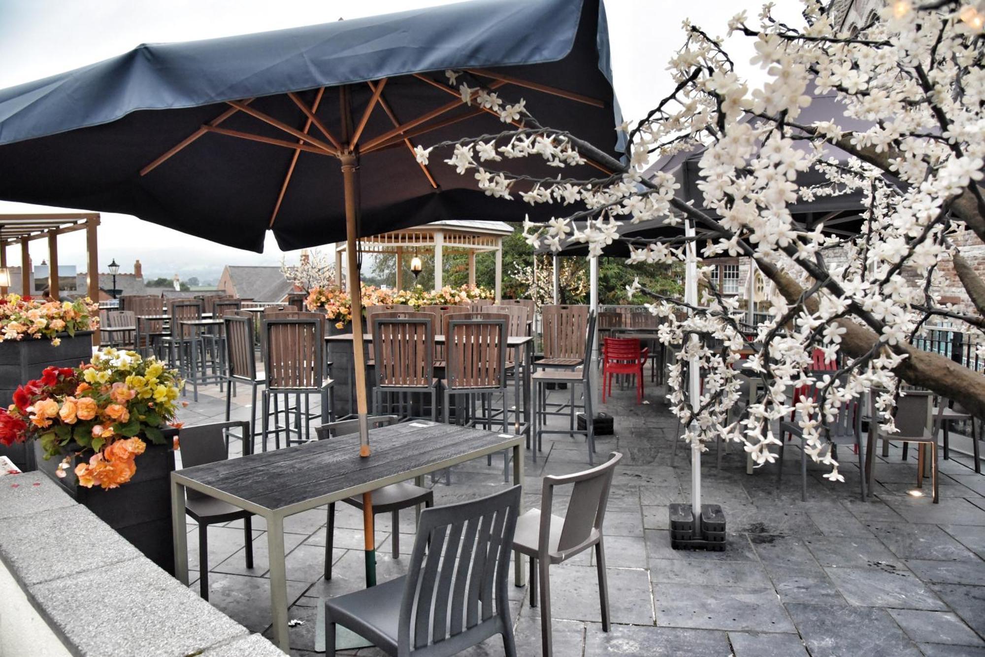 The Castle Hotel Wetherspoon Ruthin Exterior photo