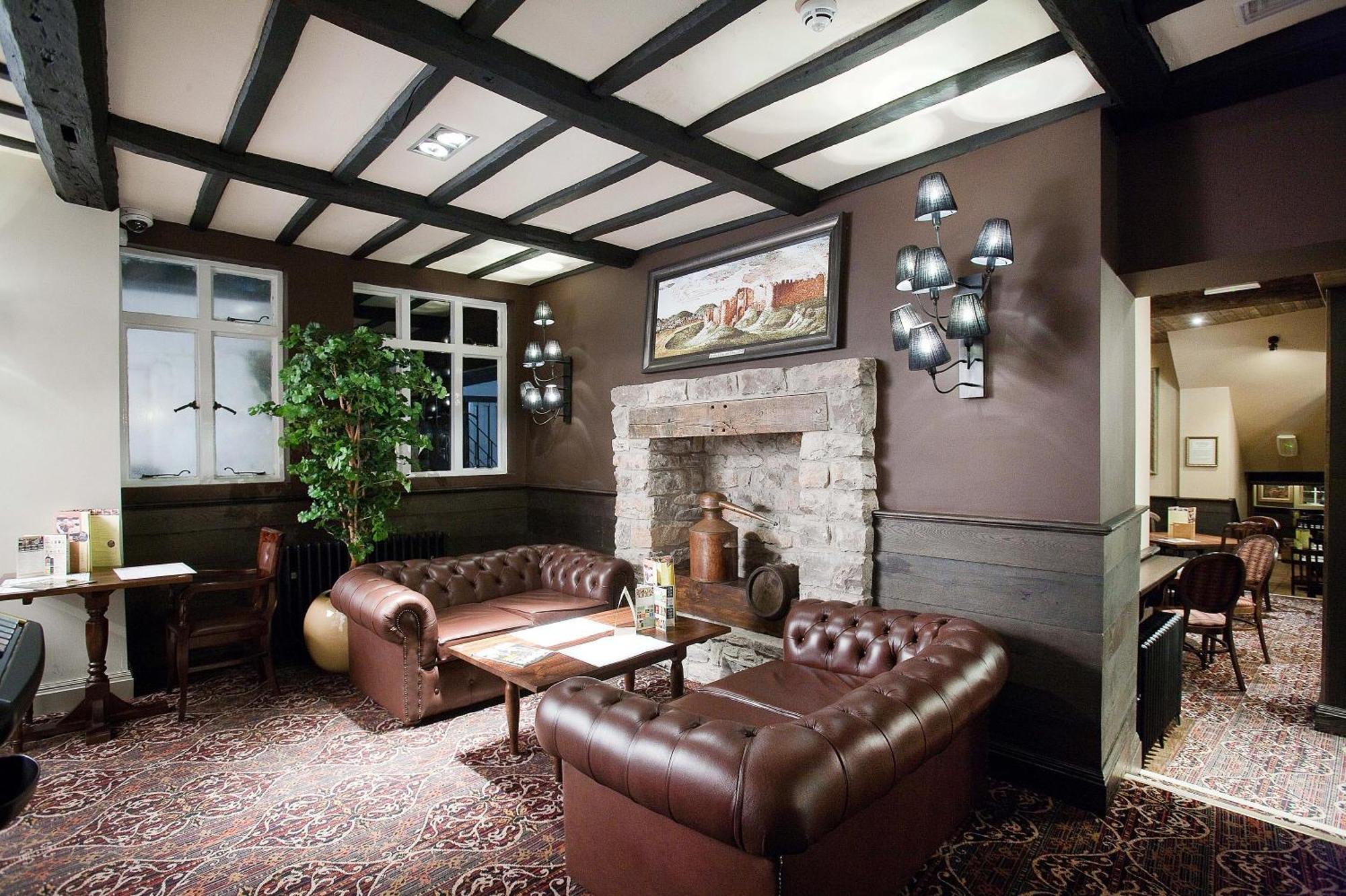 The Castle Hotel Wetherspoon Ruthin Exterior photo