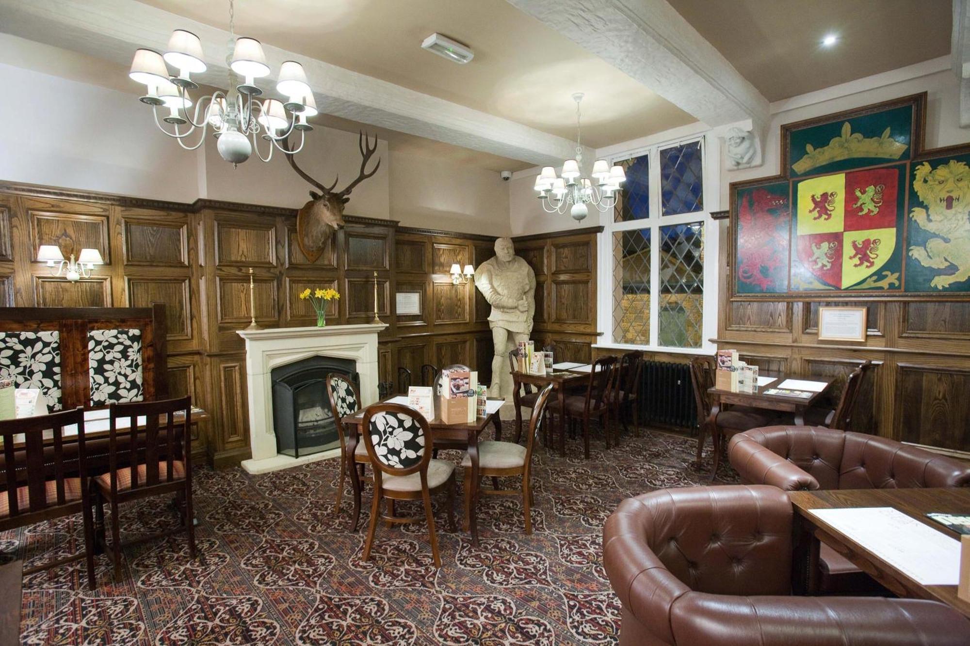 The Castle Hotel Wetherspoon Ruthin Exterior photo