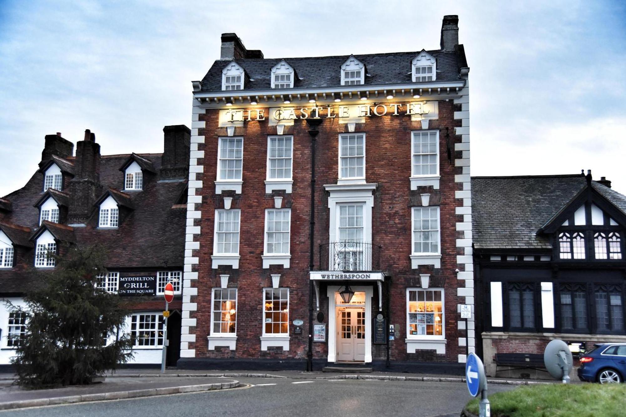 The Castle Hotel Wetherspoon Ruthin Exterior photo